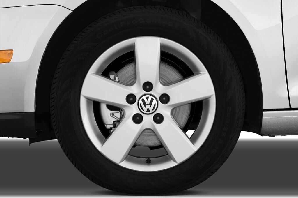 Volkswagen Jetta (Baujahr 2010) SE 4 Türen Reifen und Felge