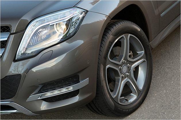 Die neu gestalteten Scheinwerfer besitzen unten jetzt einen markanten Knick