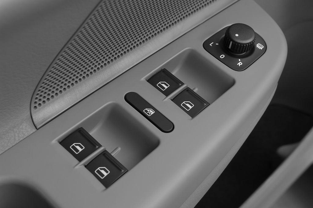 Volkswagen Jetta (Baujahr 2010) Comfortline 4 Türen Bedienungselemente Tür