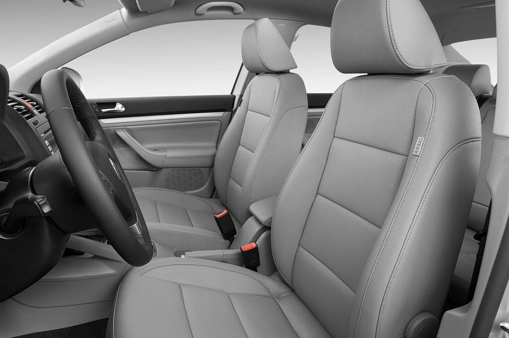Volkswagen Jetta (Baujahr 2010) Comfortline 4 Türen Vordersitze