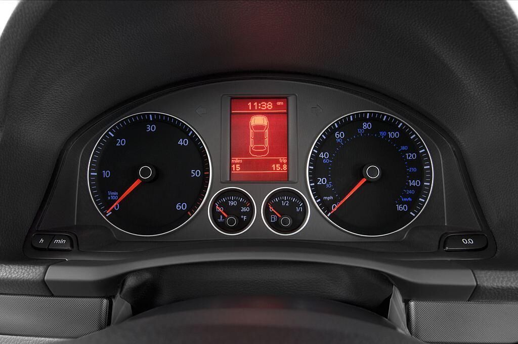 Volkswagen Jetta (Baujahr 2010) Comfortline 4 Türen Tacho und Fahrerinstrumente