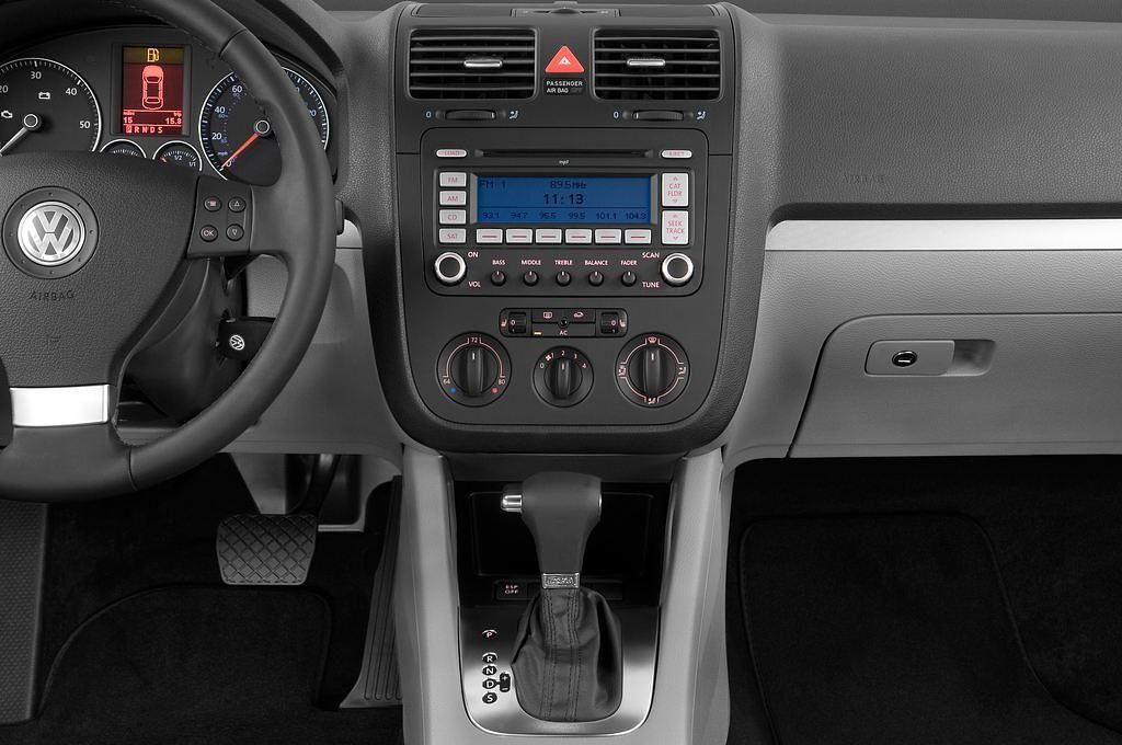 Volkswagen Jetta (Baujahr 2010) Comfortline 4 Türen Mittelkonsole