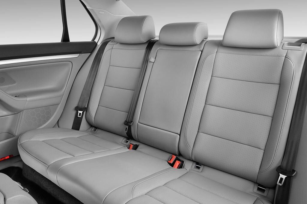 Volkswagen Jetta (Baujahr 2010) Comfortline 4 Türen Rücksitze
