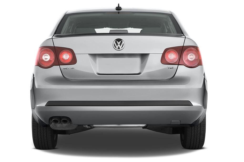 Volkswagen Jetta (Baujahr 2010) Comfortline 4 Türen Heckansicht