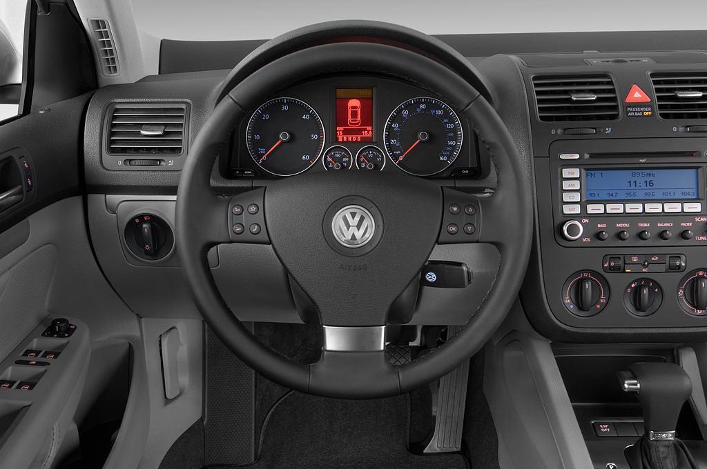 Volkswagen Jetta (Baujahr 2010) Comfortline 4 Türen Lenkrad