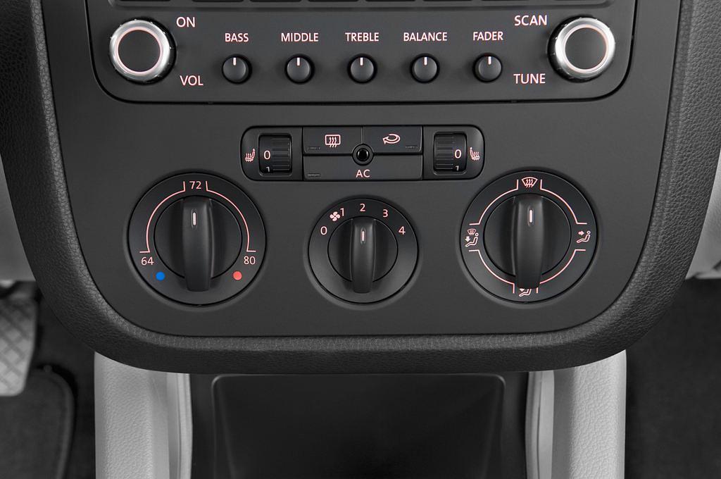 Volkswagen Jetta (Baujahr 2010) Comfortline 4 Türen Temperatur und Klimaanlage