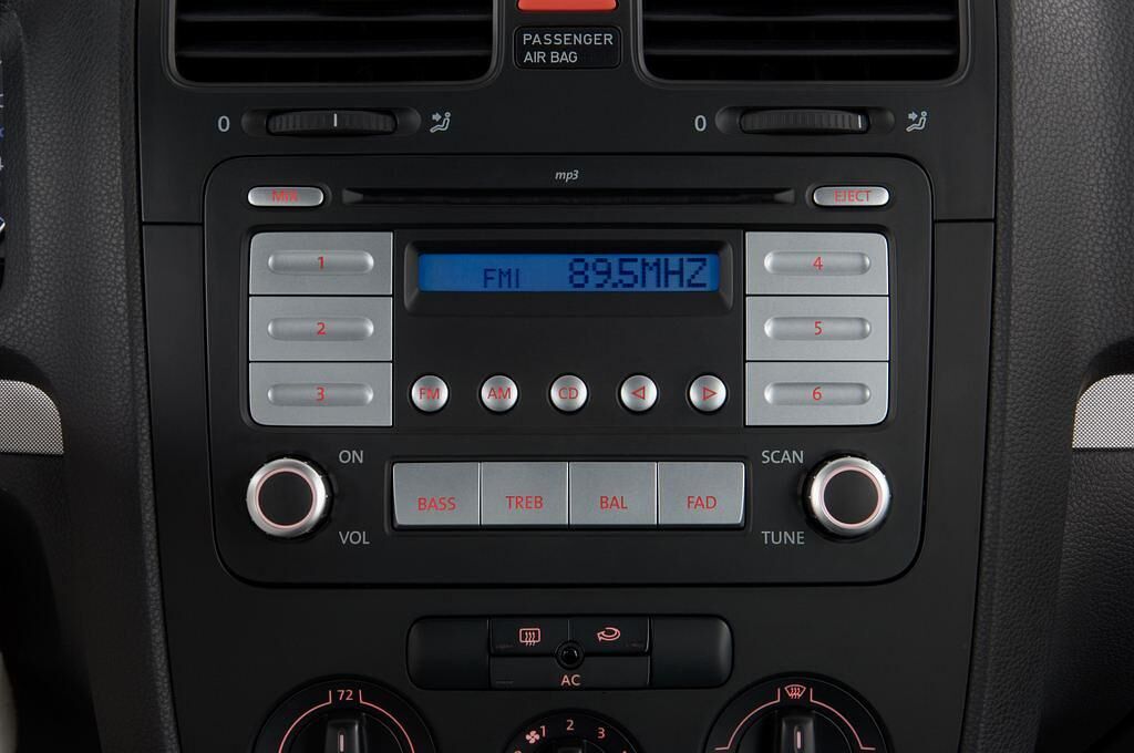 Volkswagen Jetta (Baujahr 2010) S 4 Türen Radio und Infotainmentsystem