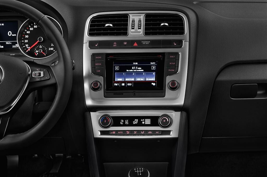 Volkswagen Polo (Baujahr 2015) Highline 3 Türen Mittelkonsole