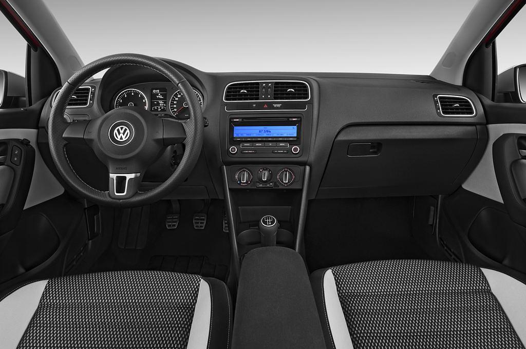 Volkswagen Polo (Baujahr 2011) Cross Polo 5 Türen Cockpit und Innenraum
