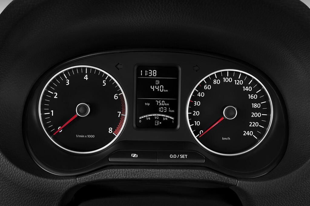 Volkswagen Polo (Baujahr 2011) Cross Polo 5 Türen Tacho und Fahrerinstrumente