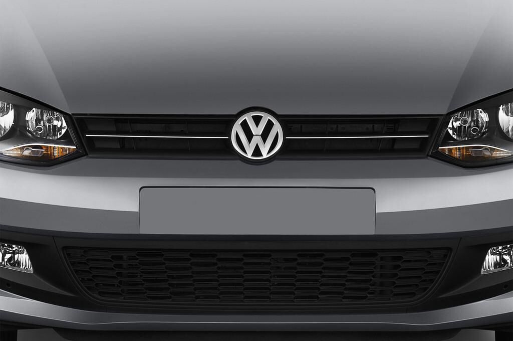 Volkswagen Polo (Baujahr 2012) Comfortline 5 Türen Kühlergrill und Scheinwerfer