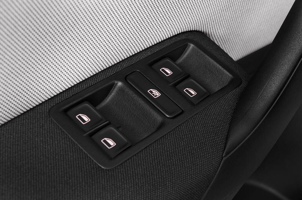 Volkswagen Polo (Baujahr 2015) Cross 5 Türen Bedienungselemente Tür