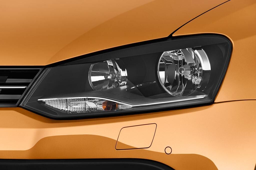 Volkswagen Polo (Baujahr 2015) Cross 5 Türen Scheinwerfer