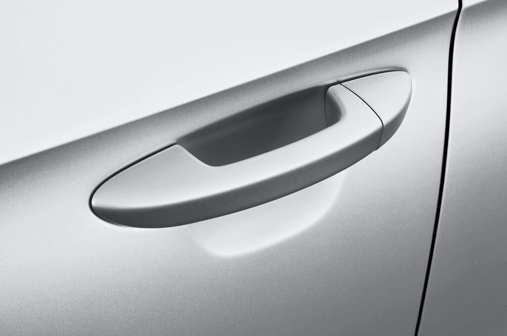 Volkswagen Passat CC (Baujahr 2011) - 4 Türen Türgriff