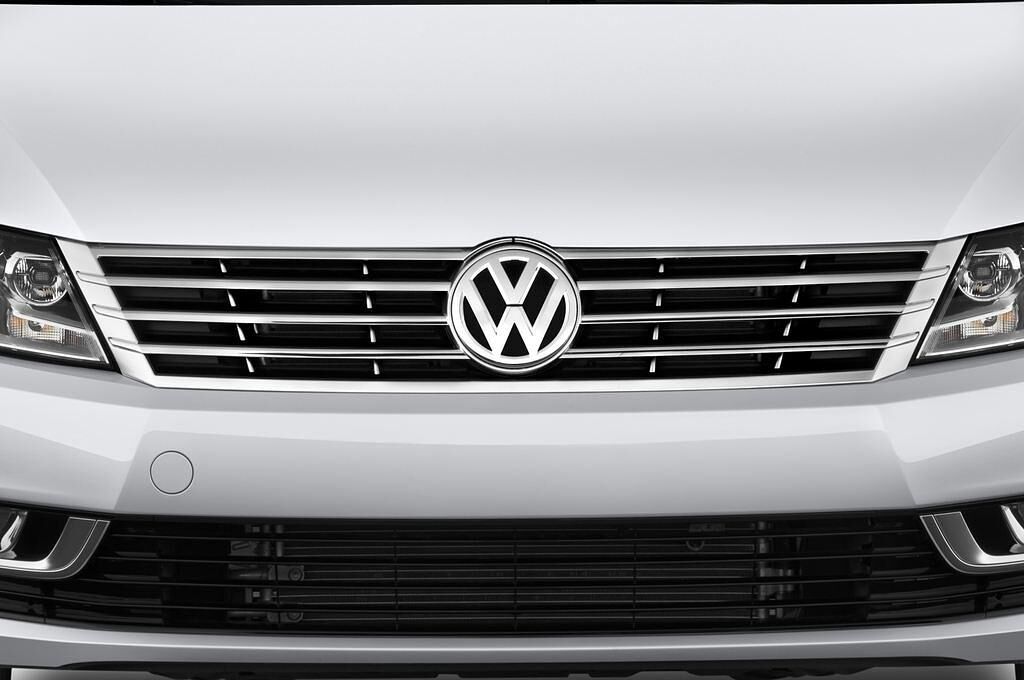 Volkswagen Passat CC (Baujahr 2011) - 4 Türen Kühlergrill und Scheinwerfer