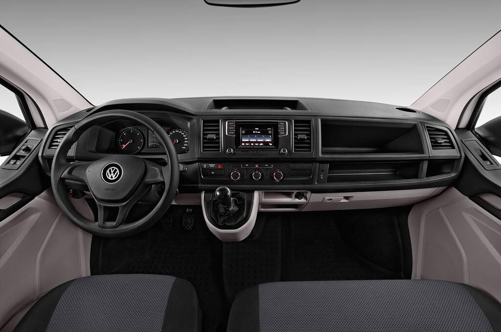 Volkswagen Transporter Kastenwagen (Baujahr 2017) - 4 Türen Cockpit und Innenraum