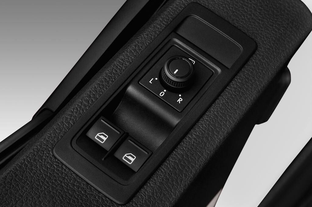 Volkswagen Transporter Kastenwagen (Baujahr 2017) - 4 Türen Bedienungselemente Tür