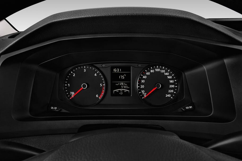 Volkswagen Transporter Kastenwagen (Baujahr 2017) - 4 Türen Tacho und Fahrerinstrumente
