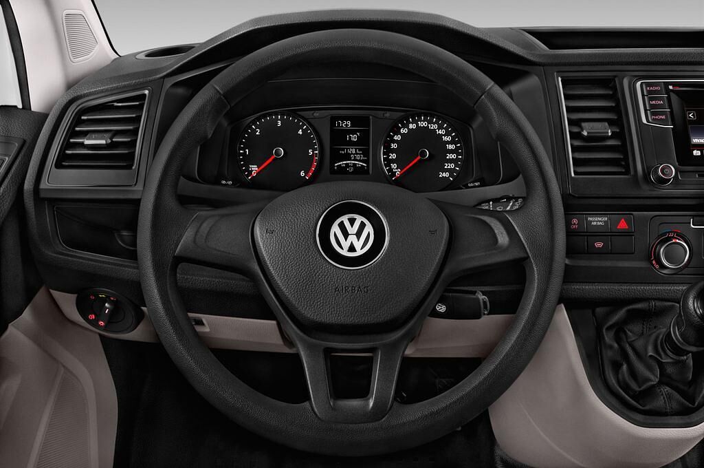 Volkswagen Transporter Kastenwagen (Baujahr 2017) - 4 Türen Lenkrad