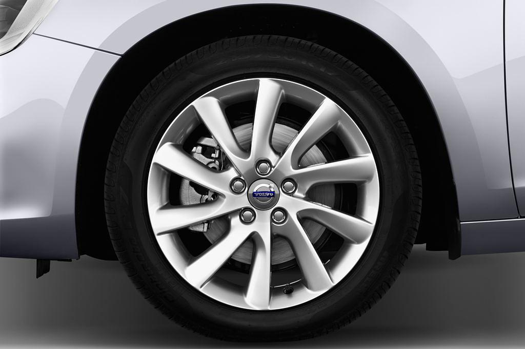 Volvo S60 (Baujahr 2014) Summum 4 Türen Reifen und Felge