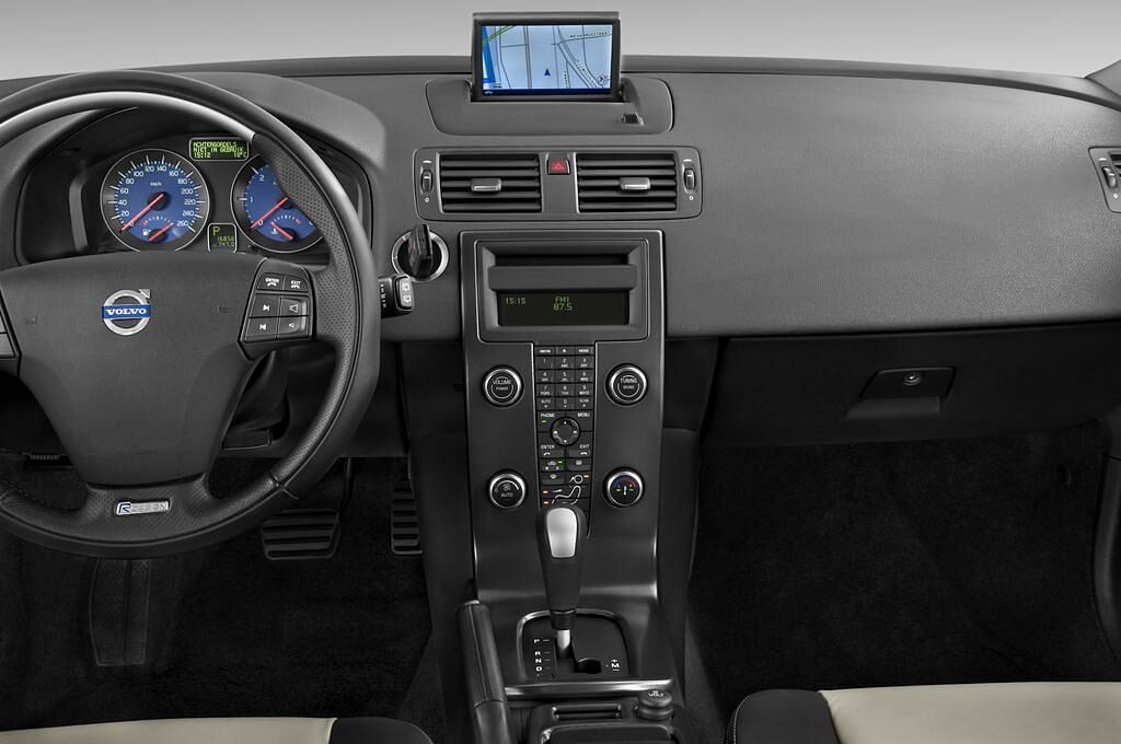 Volvo V50 (Baujahr 2010) R-design 5 Türen Mittelkonsole