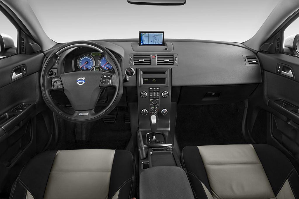Volvo V50 (Baujahr 2010) R-design 5 Türen Cockpit und Innenraum
