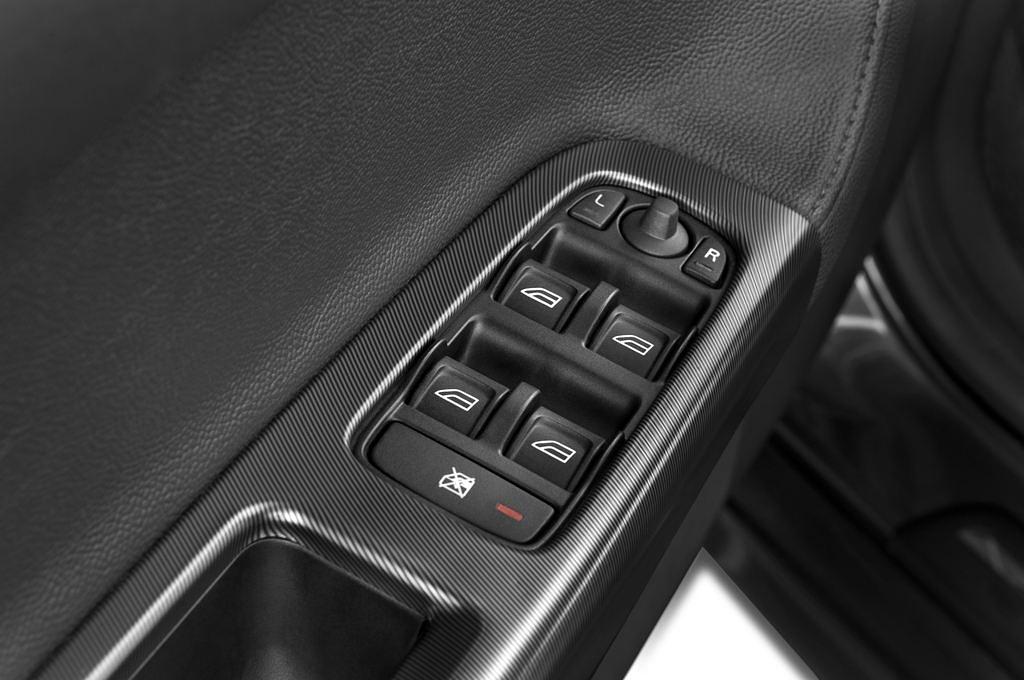 Volvo V50 (Baujahr 2010) R-design 5 Türen Bedienungselemente Tür