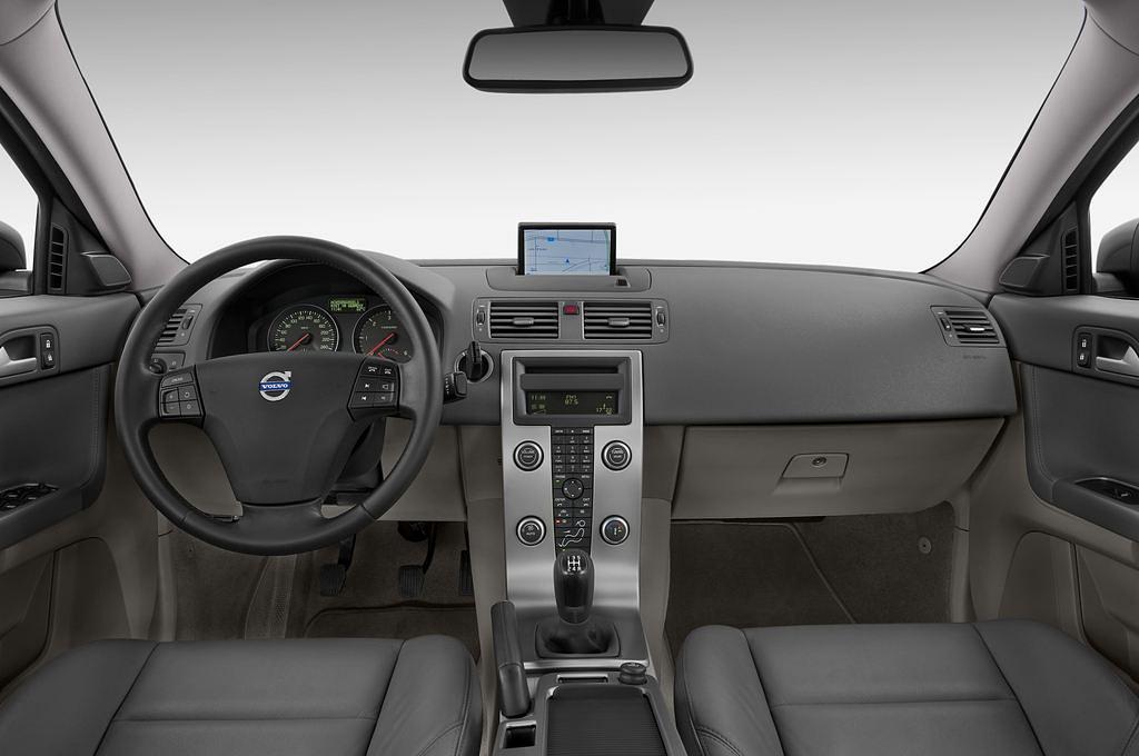 Volvo S40 (Baujahr 2011) R-design 4 Türen Cockpit und Innenraum