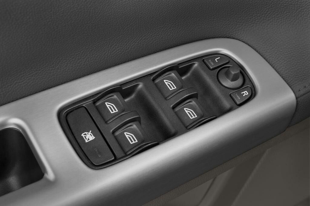 Volvo S40 (Baujahr 2011) R-design 4 Türen Bedienungselemente Tür