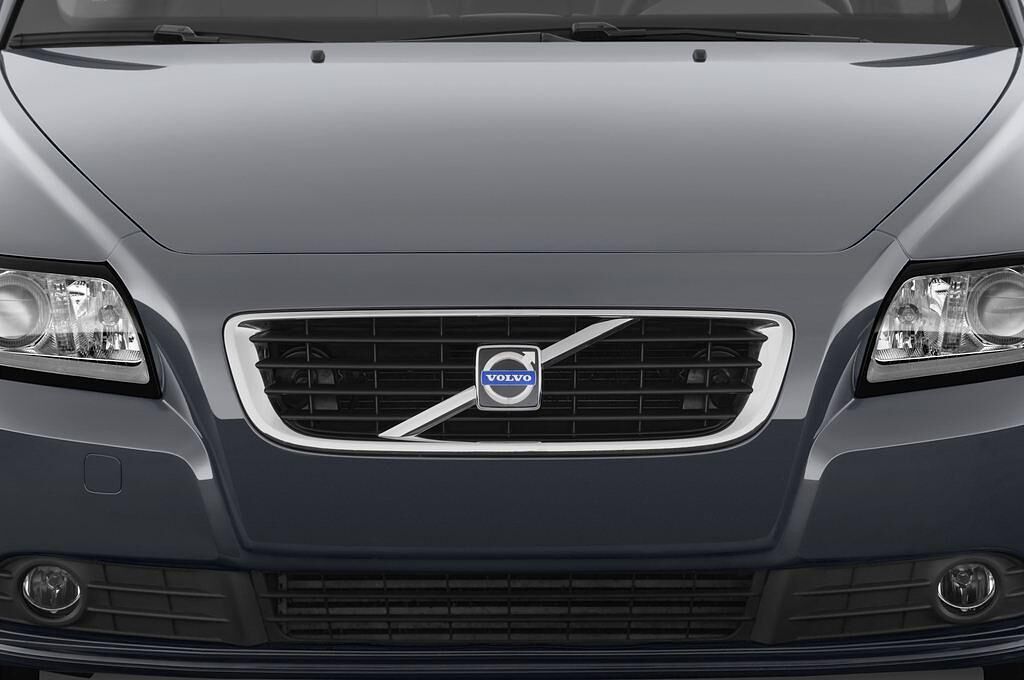 Volvo S40 (Baujahr 2011) R-design 4 Türen Kühlergrill und Scheinwerfer