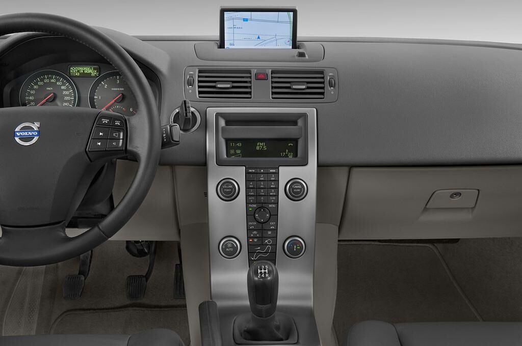 Volvo S40 (Baujahr 2011) R-design 4 Türen Mittelkonsole