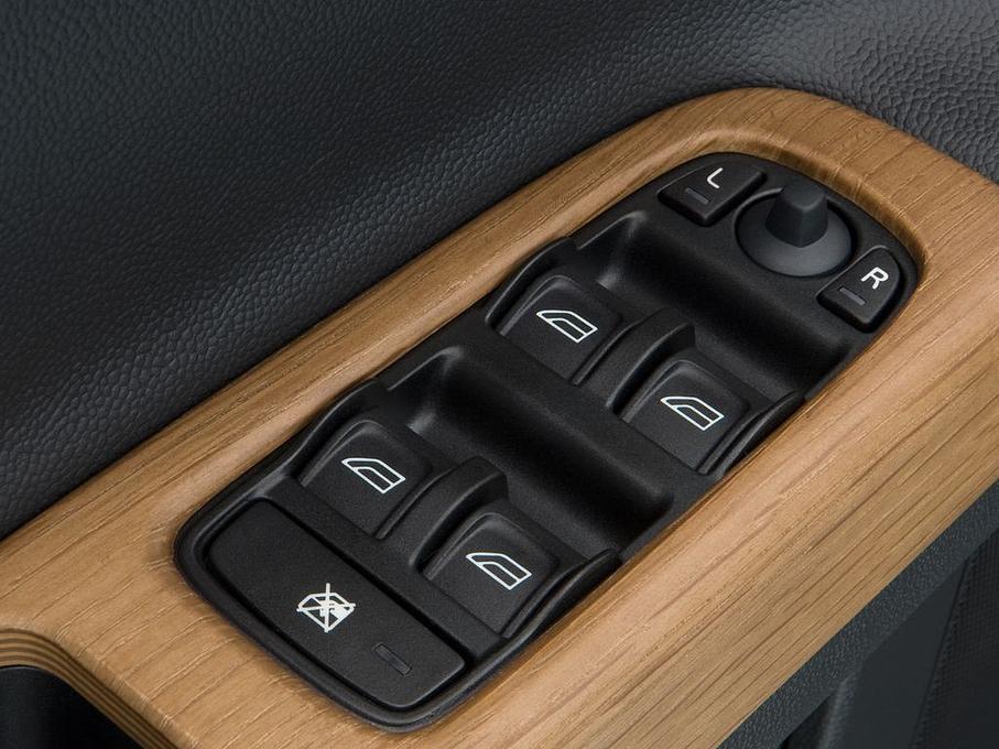 Volvo S40 (Baujahr 2010) Momentum 4 Türen Bedienungselemente Tür