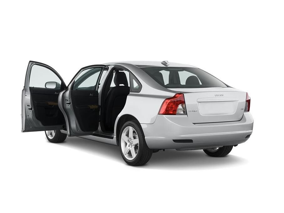 Volvo S40 (Baujahr 2010) Momentum 4 Türen Tür geöffnet