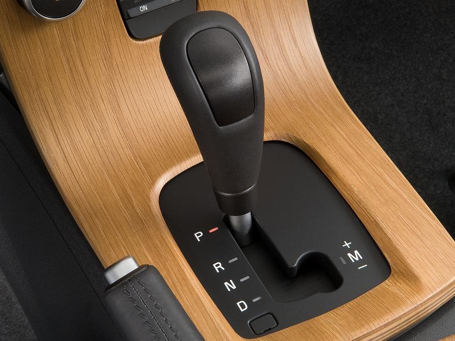 Volvo S40 (Baujahr 2010) Momentum 4 Türen Schalthebel