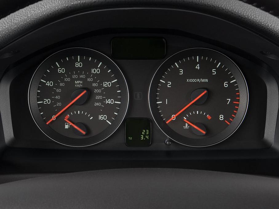 Volvo S40 (Baujahr 2010) Momentum 4 Türen Tacho und Fahrerinstrumente