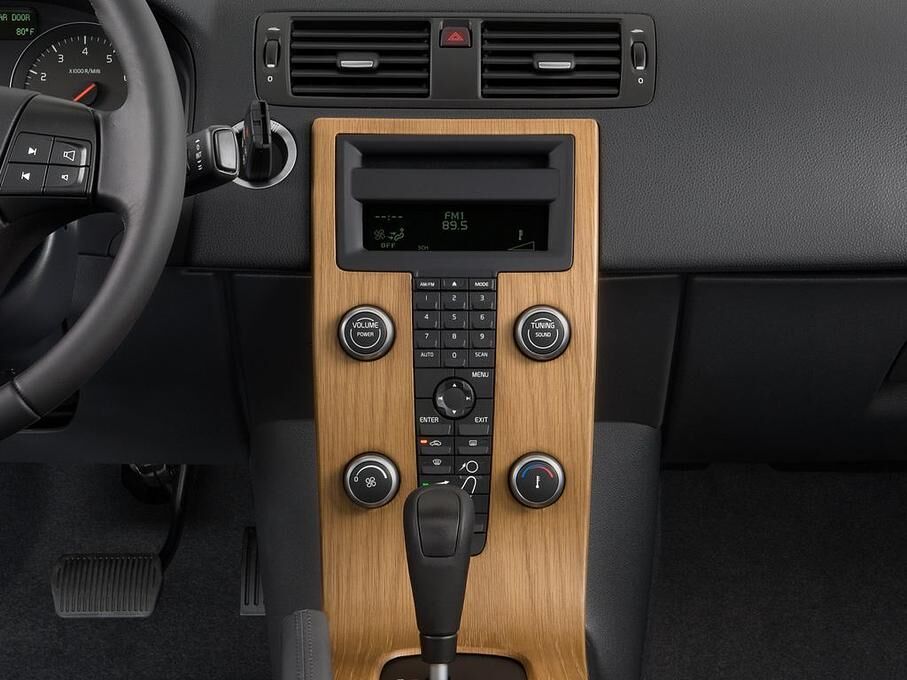 Volvo S40 (Baujahr 2010) Momentum 4 Türen Mittelkonsole