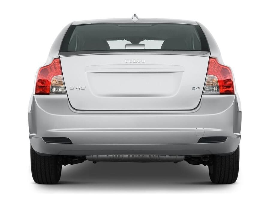 Volvo S40 (Baujahr 2010) Momentum 4 Türen Heckansicht