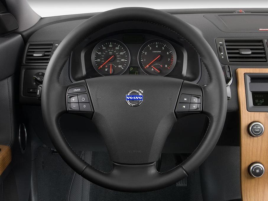 Volvo S40 (Baujahr 2010) Momentum 4 Türen Lenkrad