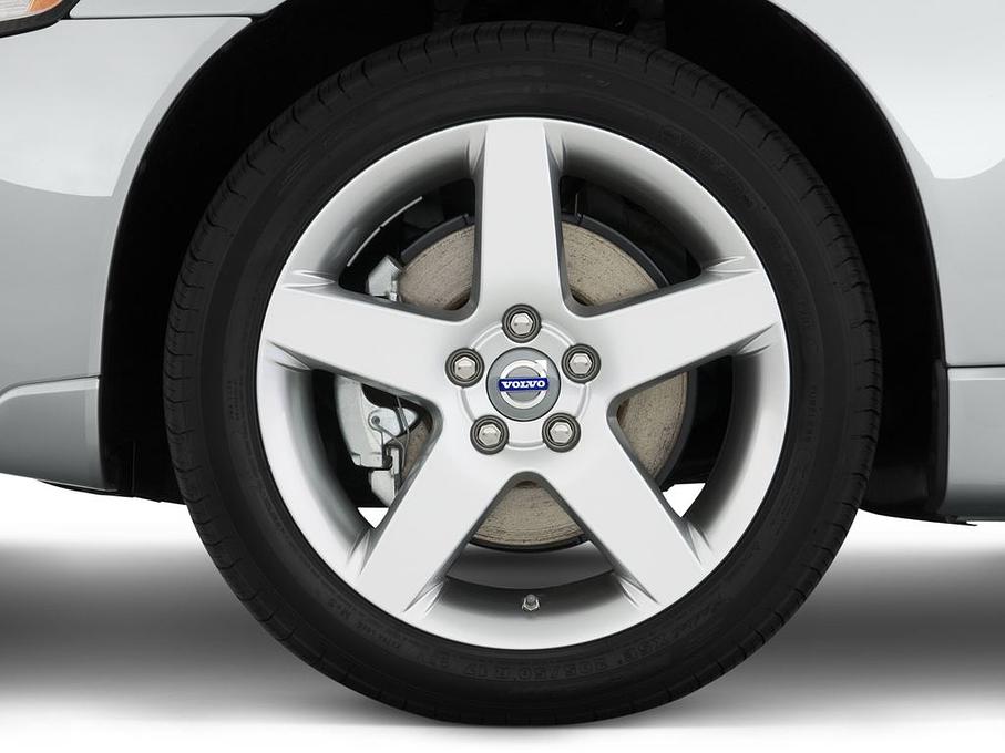 Volvo S40 (Baujahr 2010) Momentum 4 Türen Reifen und Felge