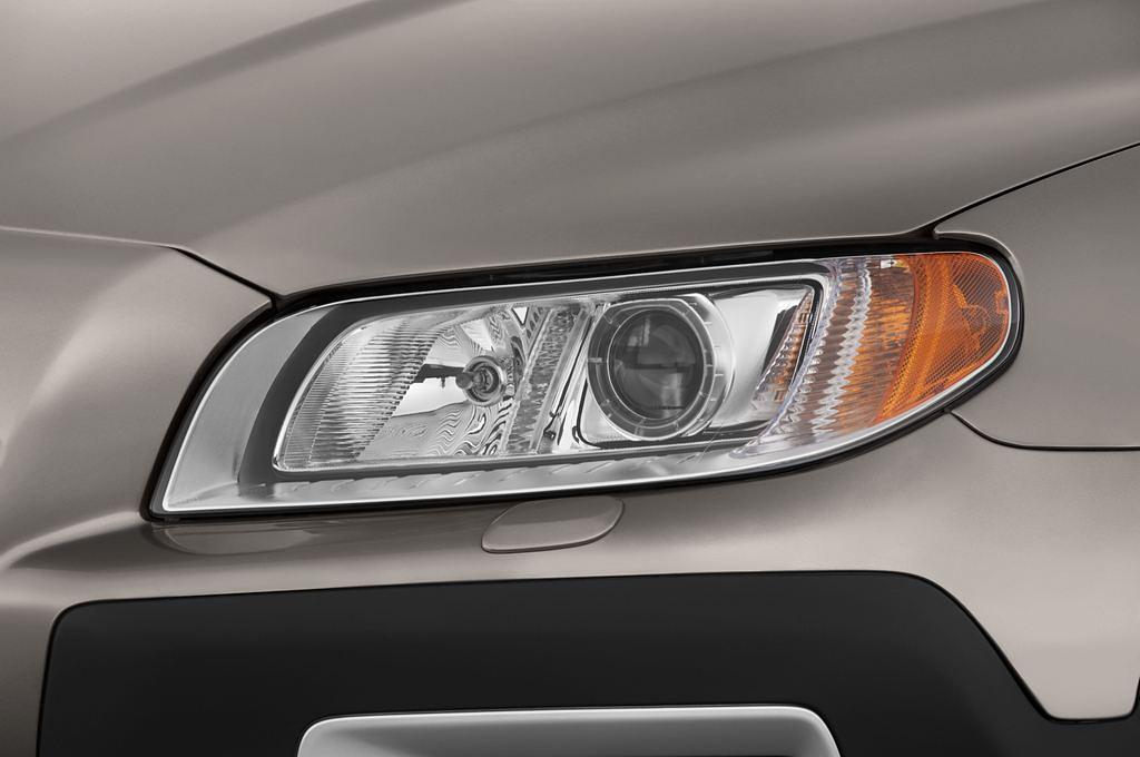 Volvo XC70 (Baujahr 2011) Momentum 5 Türen Scheinwerfer
