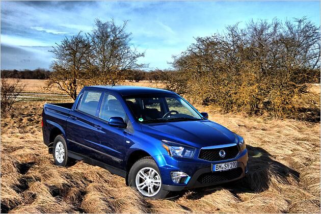 Der SsangYong Actyon Sports 2.0 4WD ist in der Ausstattunglinie Quartz für 25.990 Euro zu haben, die Basisversion mit Hinterradantrieb gibt es bereits ab 19.990 Euro