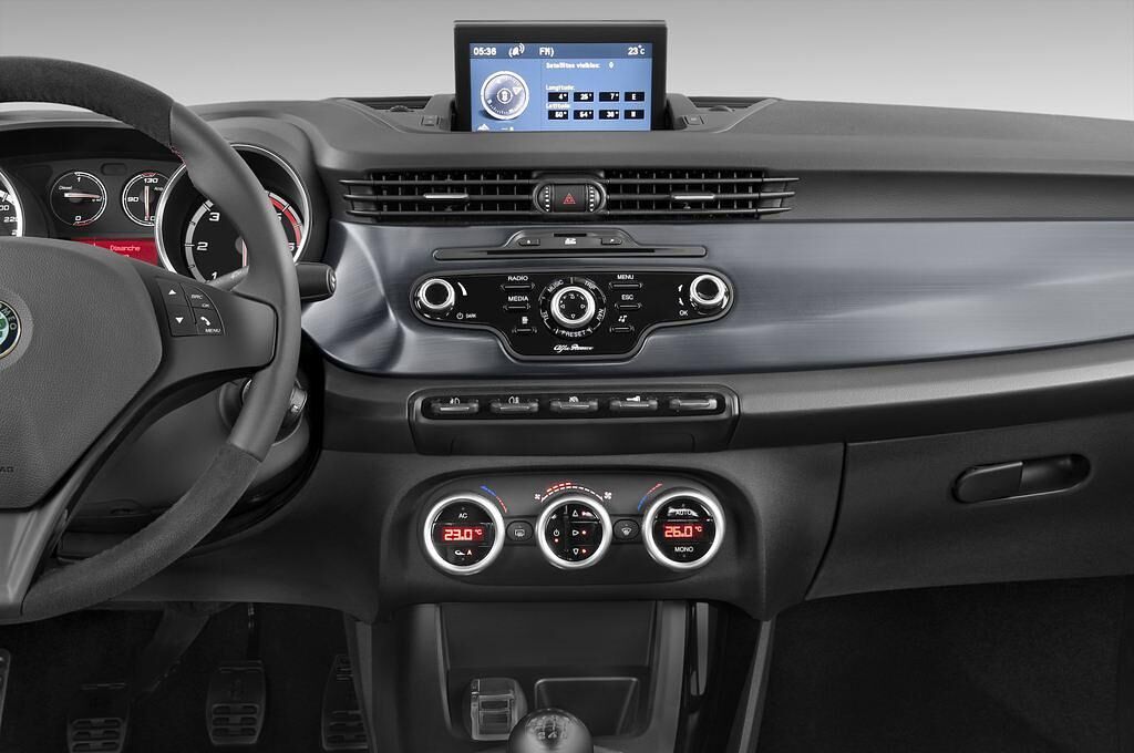 Alfa Romeo Giulietta (Baujahr 2010) Distinctive 5 Türen Mittelkonsole