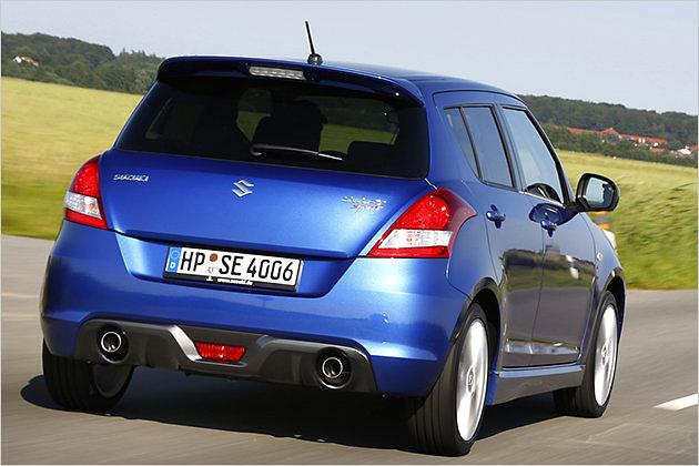 Markantes Sport-Merkmal sind zwei Endrohre im angedeuteten Diffusor