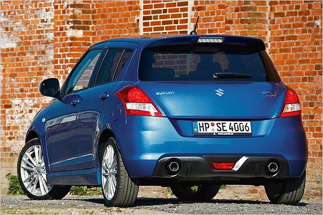 Die Farbe des Testfahrzeugs nennt sich "Kashmir Blue Pearl"