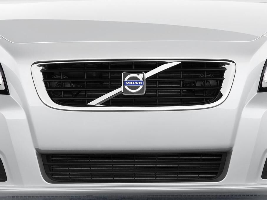 Volvo V50 (Baujahr 2010) Momentum 5 Türen Kühlergrill und Scheinwerfer