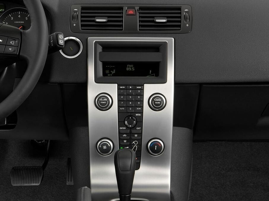 Volvo V50 (Baujahr 2010) Momentum 5 Türen Mittelkonsole