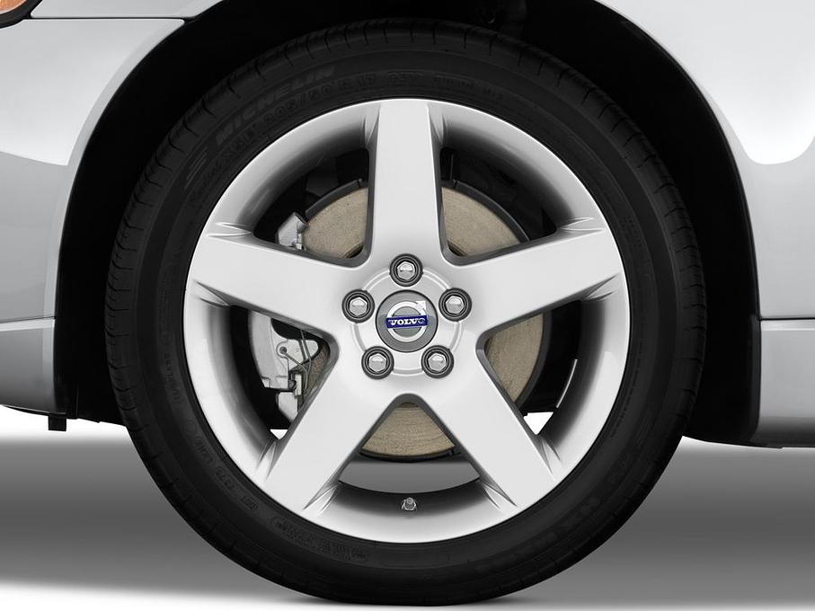 Volvo V50 (Baujahr 2010) Momentum 5 Türen Reifen und Felge
