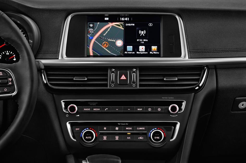 KIA Optima Sportswagon (Baujahr 2017) Spirit 5 Türen Mittelkonsole