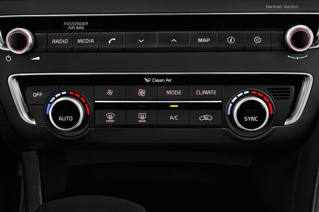 KIA Optima Sportswagon (Baujahr 2017) Spirit 5 Türen Temperatur und Klimaanlage