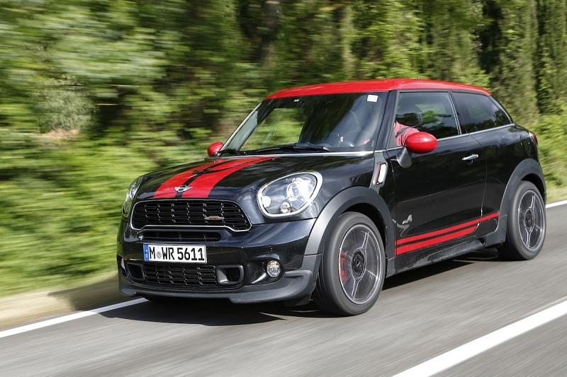 Der Mini Paceman John Cooper Works lässt sich sehr gut auf kurvenreichen Landstraßen bewegen